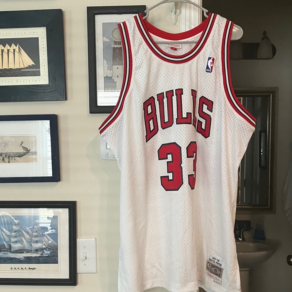 Mitchell & Ness White and Red Bulls Tank Top